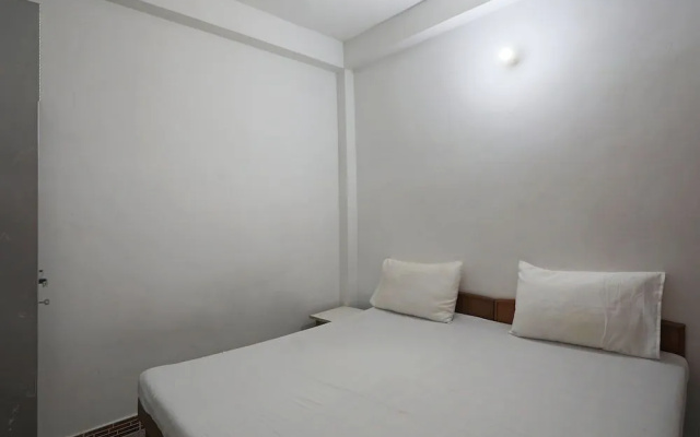 SPOT ON 46088 Hotel Black