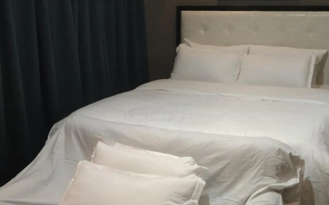 A2J Luxury BGC 2BR Loft Near Malls, Burgos Circle