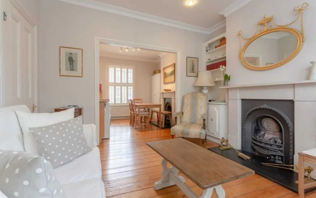 Charming Two Bedroom Home in West London