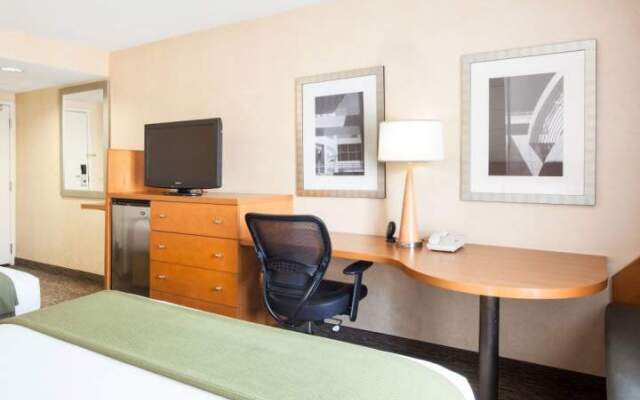 Holiday Inn Express West Los Angeles 2