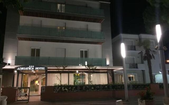Hotel Adriatica вид на фасад