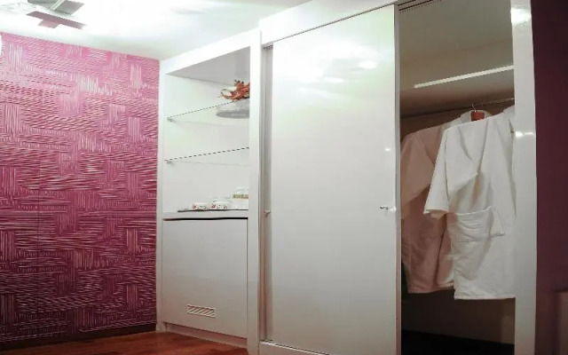 Standard Double room (full double bed) · Hotel Bahagia — photo 10