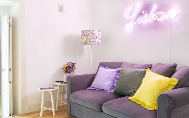 ALTIDO Chic 1BR Apt w/balcony close by Graça Viewpoint & tram stops