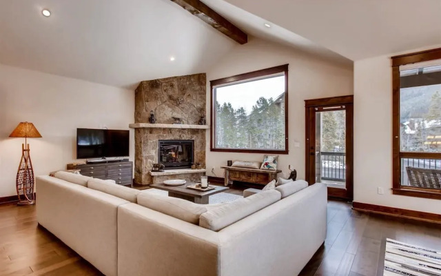 Spacious 3 Bedroom Townhome in River Run Village Within Walking Distance to Gondola and Restaurants