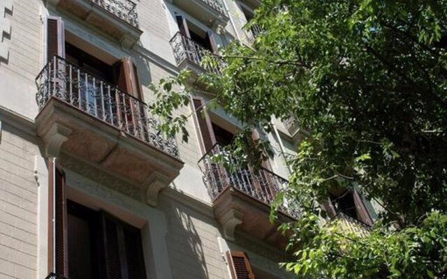 Апартаменты Barcelona Apartment Val вид на фасад
