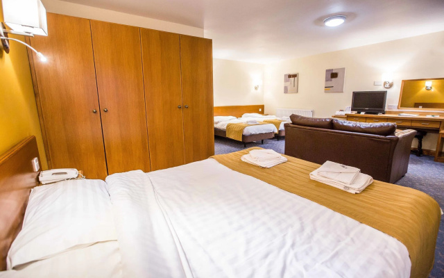 Tollgate Hotel & Leisure