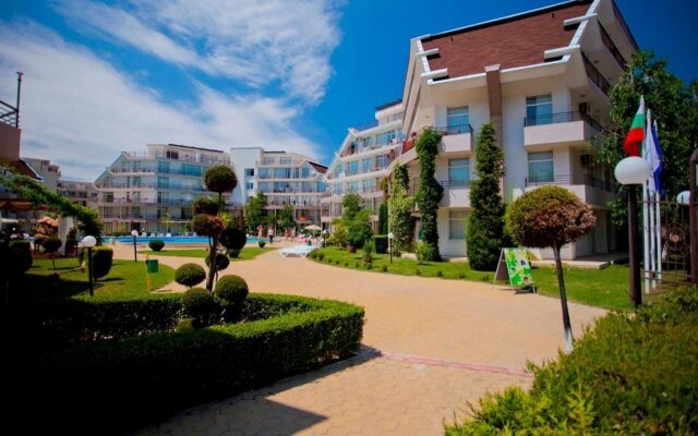Отель Sun Village Apartcomplex вид на фасад