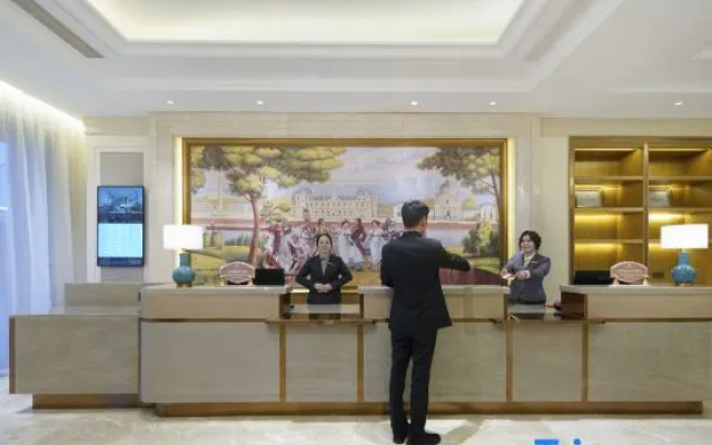 Vienna Hotel (Runda City Plaza)
