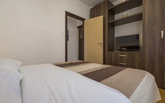 Apartments Theo