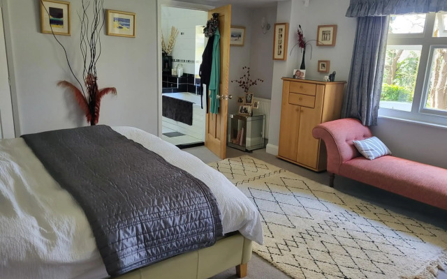Lovely Family home with Beautiful Large gardens dog friendly