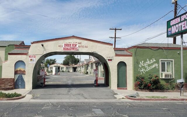 Green spot motel
