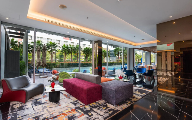 Отель Maitria Hotel Rama 9 Bangkok