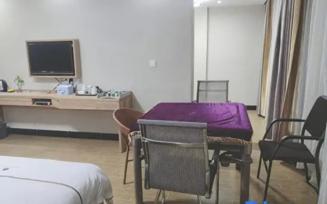 Nanning Gezi Light Hotel (Xixiangtang Passenger Station Minzu University)