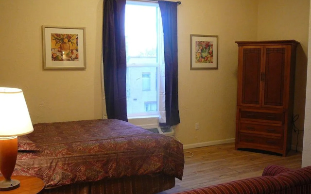 Holly Inn Suites