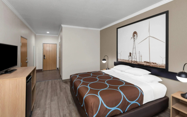 Super 8 by Wyndham San Antonio/Alamodome Area