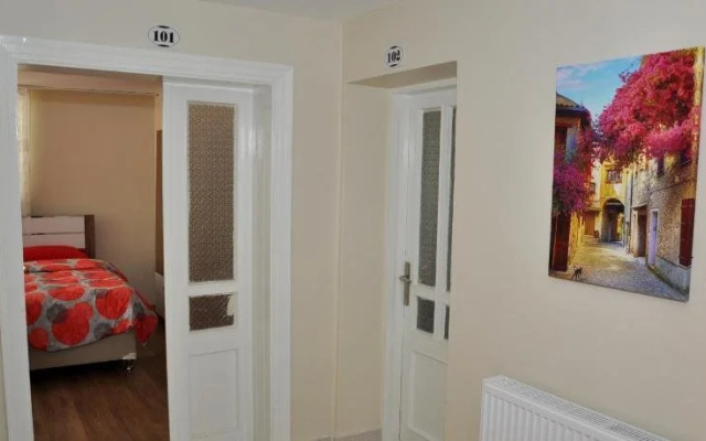 Adali Hostel Pansi̇yon