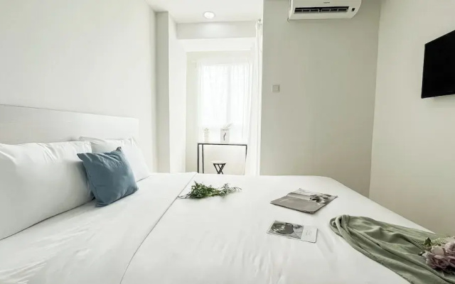 Chic And Sleek Studio At Apartment Cinere Bellevue