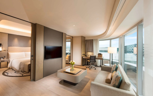 Conrad Manila