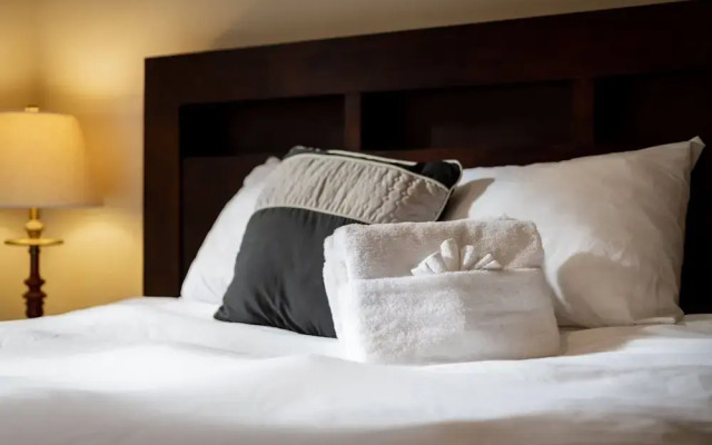 Nestled Pines Retreat Hot Tub, Pool Tahoe, Foosball, +more!