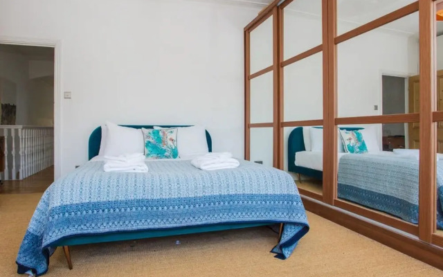 Bright 2 Bedroom Apartment in South East London