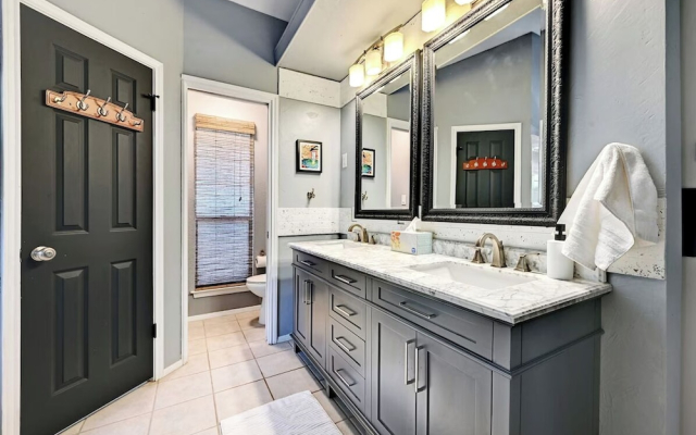 Modern 3BR Home in Vibrant Austin Pool