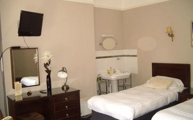 Wood Lodge Hotel