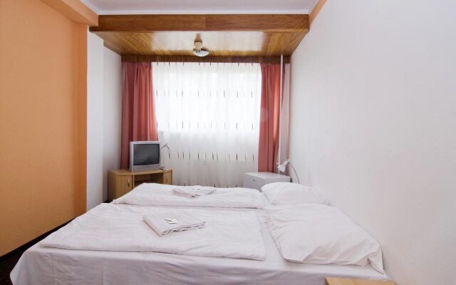 Hotel Atlas Сланы комната для гостей