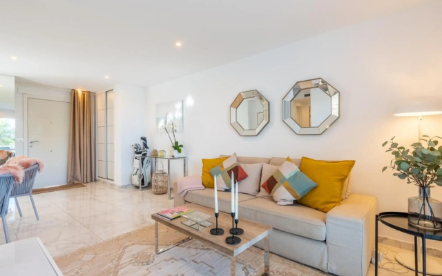 Azahara1 Beautiful apartment frontline golf