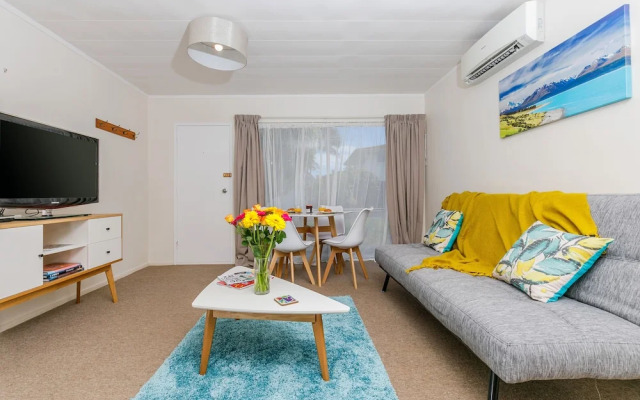 Super 2 bed flat in Remuera