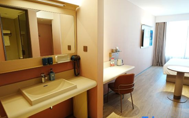 HanTing Hotel (Jinan Wuyingshan Middle Road Jinniu Building Materials Home Furnishing Store)