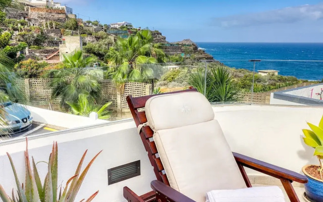 Spacious Terrace House w Ocean View 100m to the Beach