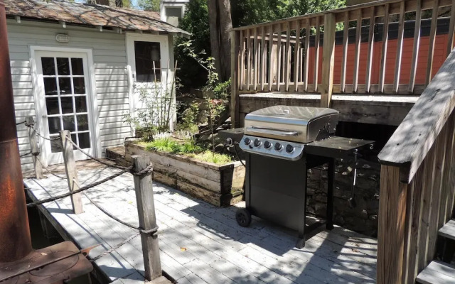 Grey Log #383358 - 1 Br Home