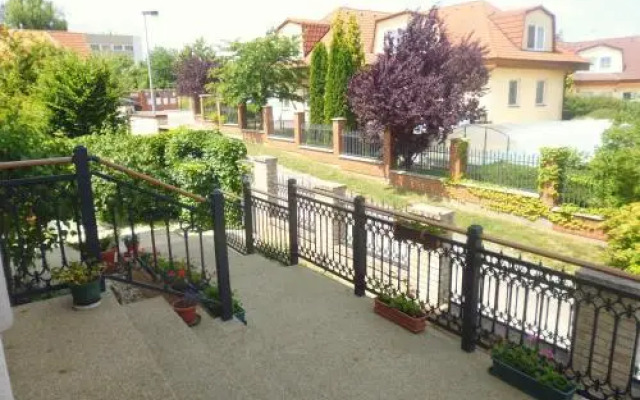 Villa Homestay Nad Helmrovkou