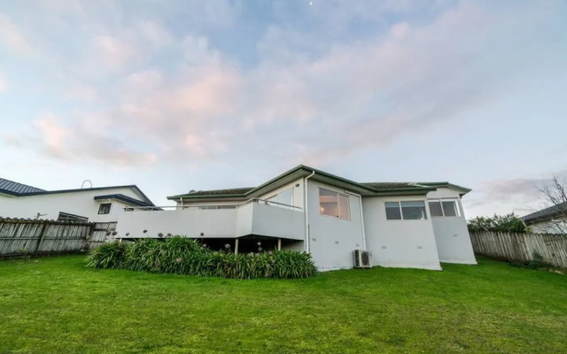 Windsor Park Spacious & Modern 3 bedrooms House