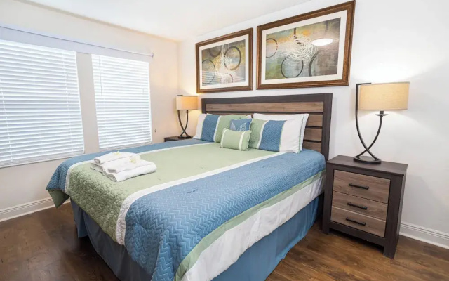 Beautiful Townhome With Hot Tub 13