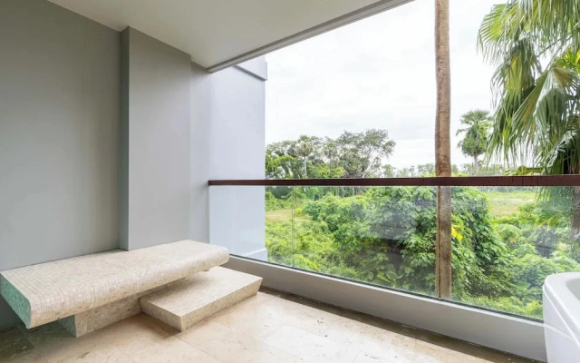 Majestic 2BR with garden view in Regent
