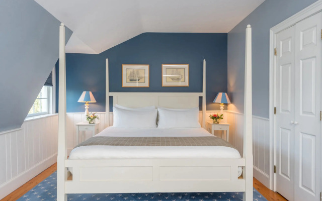 Breakwater Inn