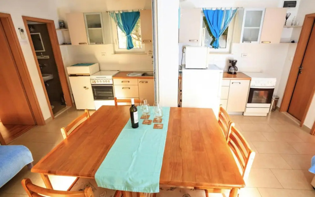 Sumartin Holiday Home Near the Beach