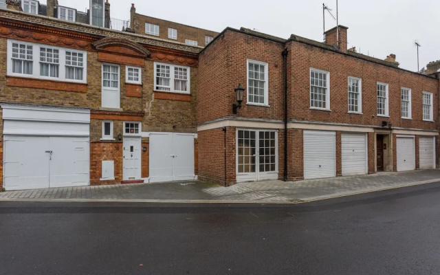 Traditional 2BR Flat in Marylebone