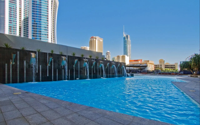 Circle on Cavill - HR Surfers Paradise