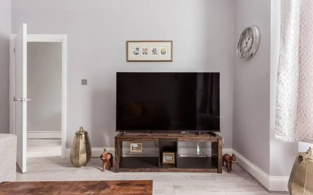 North Central London House/ Sleeps8/garden/wifi