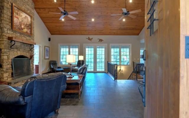 Lake Serenity - 6 Br Home