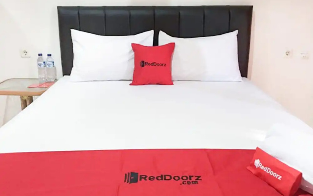 RedDoorz @ Simpang Lima Jupiter