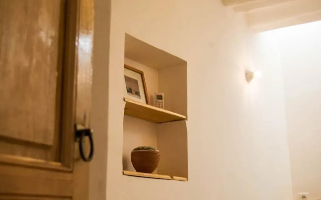 White Riad Apartment