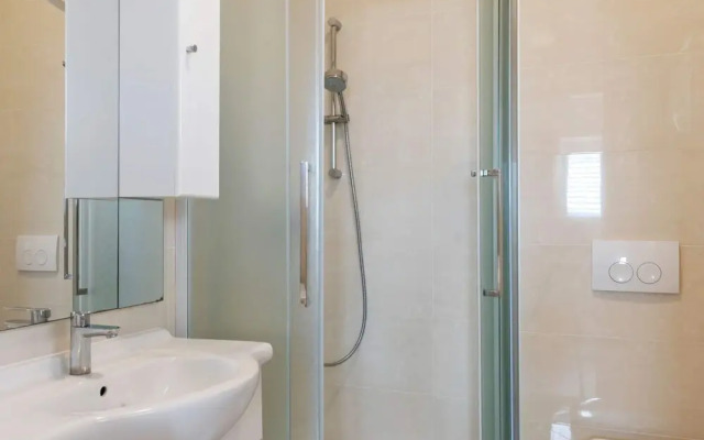 Simplistic Apartment in Neviđane near Sea Beach