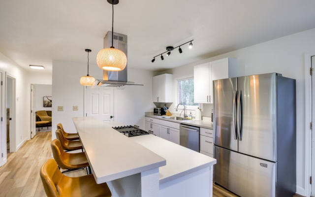 Serene Palmer Home: Walk to Downtown & Riverfront!
