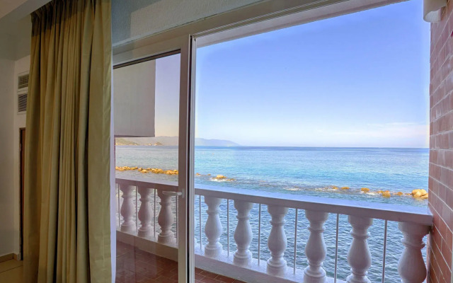 Costa Sur All Inclusive Resort