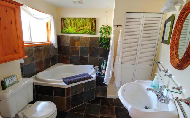 Secret Beach B&B Suites
