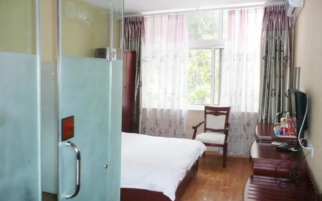 The Sea East Hotel