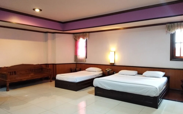 Klaeng Palace Hotel